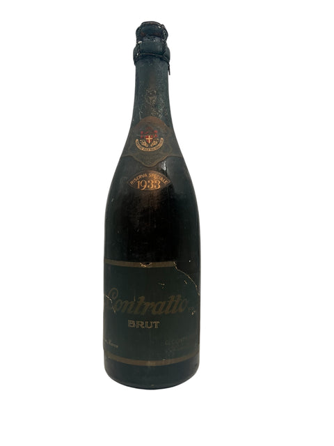 Flaske af Contratto Riserva Speciale 1933 mousserende vin