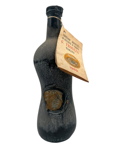 Flaske af Barolo G. Troglia 1962 vin med vintage look