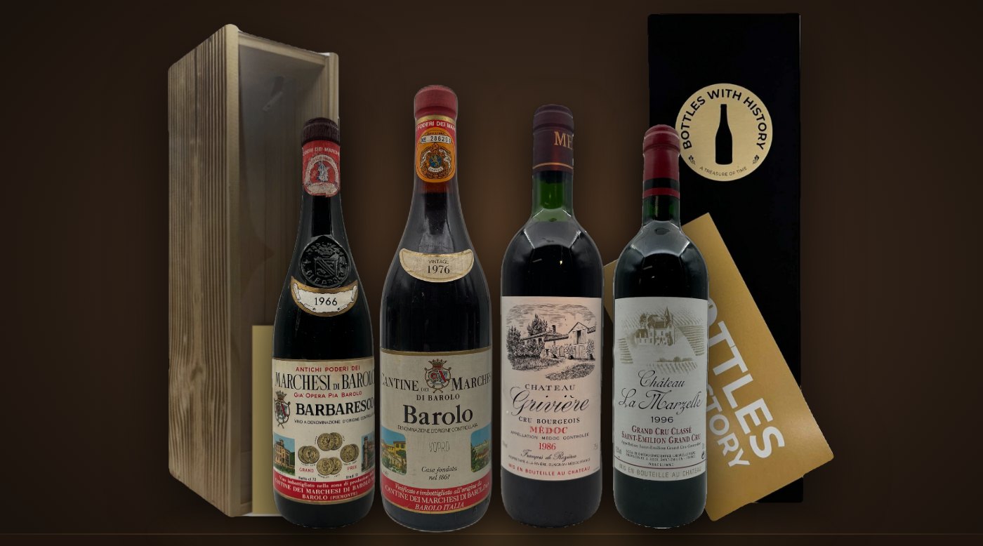 Ročníková vína z let 1966, 1976, 1986 a 1996 před dárkovými krabicemi Bottles With History ze dřeva a v černé barvě